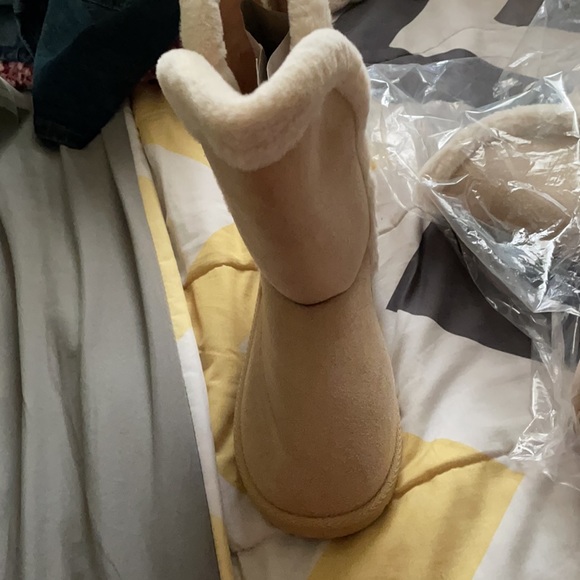 Boots - Picture 3 of 5